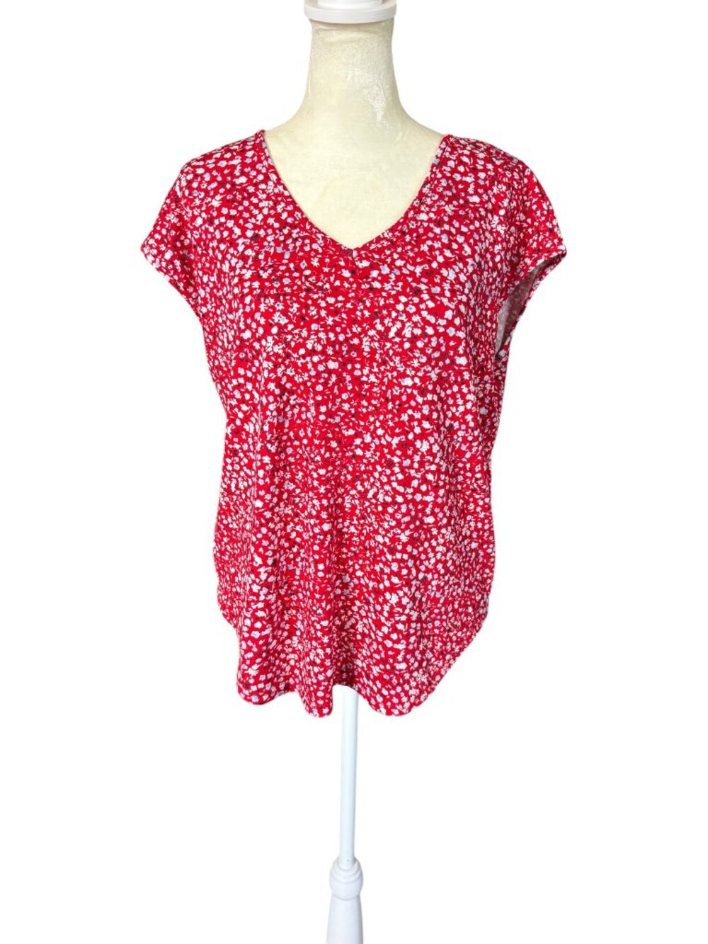 Jules & Leopold red floral short sleeve v-neck pullover top women's size medium